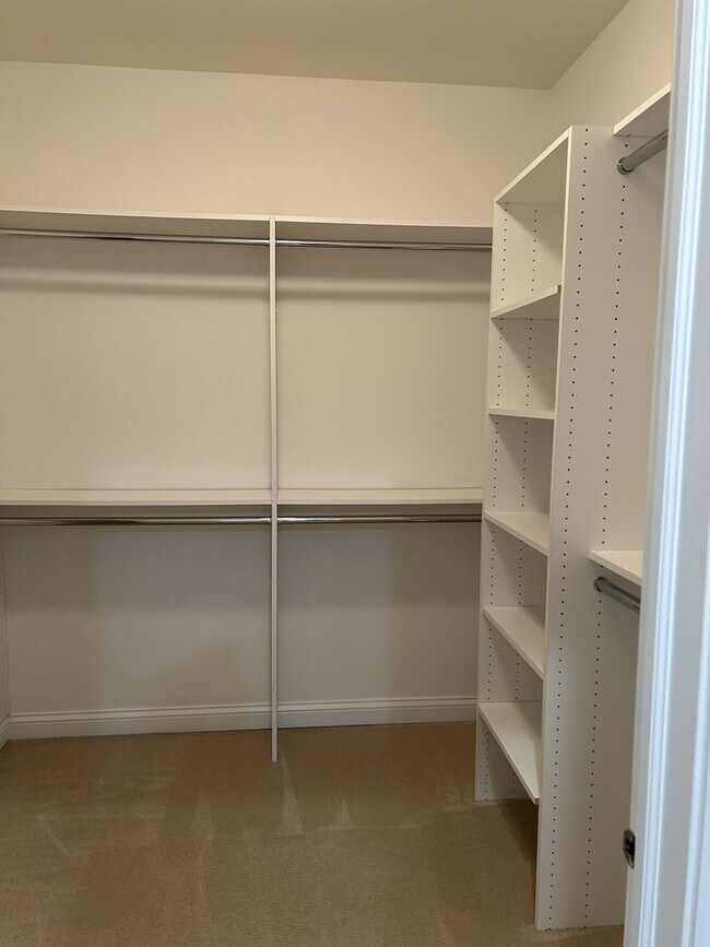 Building Photo - 1800 Amberley Ct