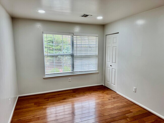 Building Photo - 34 Bergen Ridge Rd