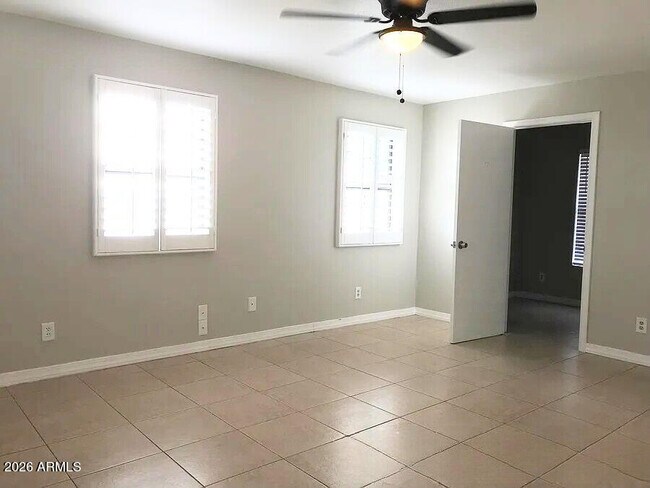 Building Photo - 8238 W Monroe St