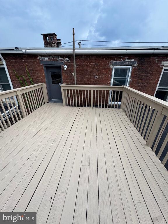 Building Photo - 231 Boas St