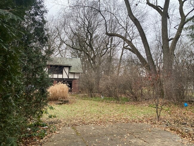 Building Photo - 607 Copley Rd