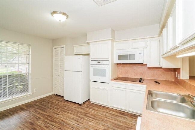 Building Photo - 10430 Rustic Gate Rd