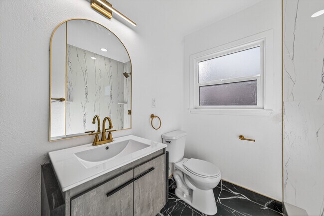 Building Photo - 1667 Valencia Ave