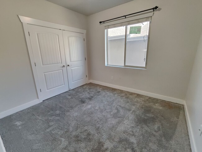 Building Photo - Charming 3-Bed, 2-Bath Condo - Two Weeks F...