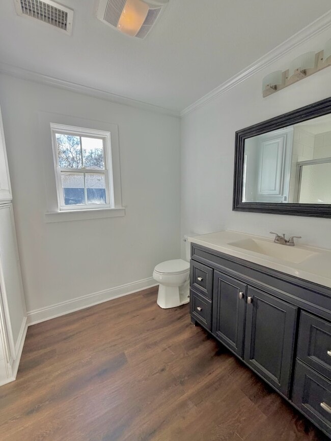 Building Photo - 199 E Bayou Forest Dr