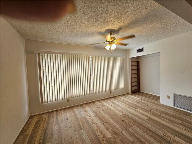Building Photo - 2383 Netherlands Dr