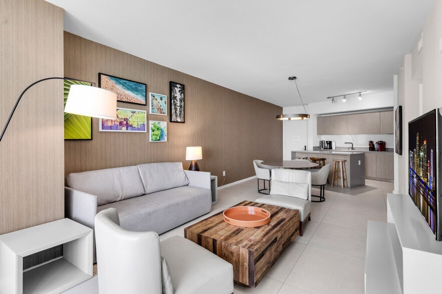 Building Photo - 1803 S Ocean Dr