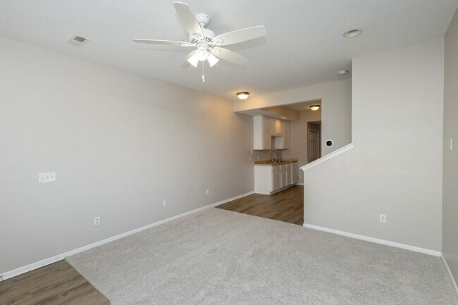 Building Photo - CHARMING TOWNHOME!! 2 Bedroom, 3 Bathroom Townhome in Ankeny!