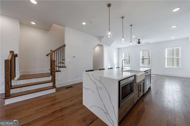 Building Photo - 1032 Robert Smalls Wy