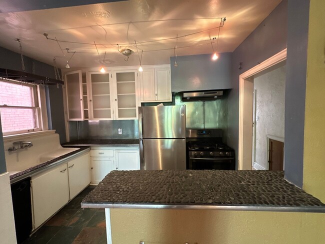 Building Photo - Capitol Hill Location, private roof top de...