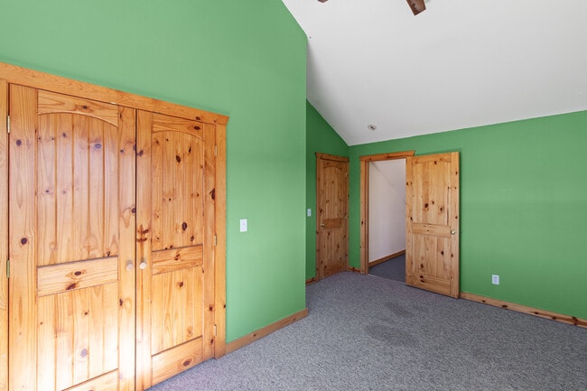 Building Photo - 708 Palisades Dr