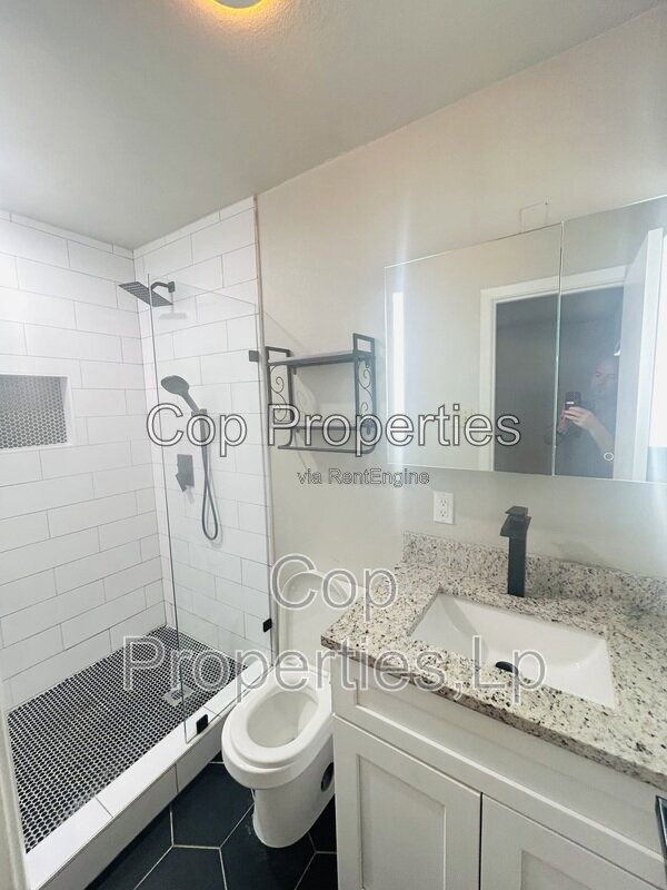 Building Photo - 2914 Greenacres St