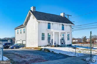 Building Photo - 800 E Patrick St