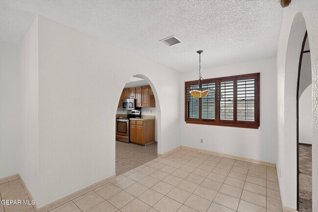 Building Photo - 4536 R L Shoemaker Dr