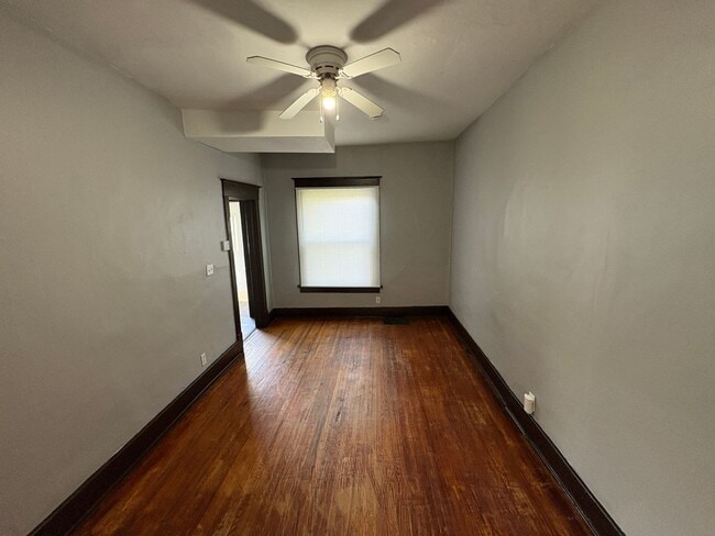 Building Photo - Large Kitchen, Hardwood Floors, Laundry included