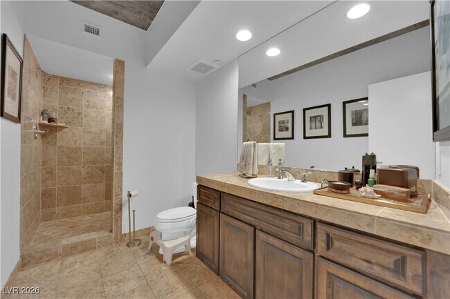 Building Photo - 360 E Desert Inn Rd