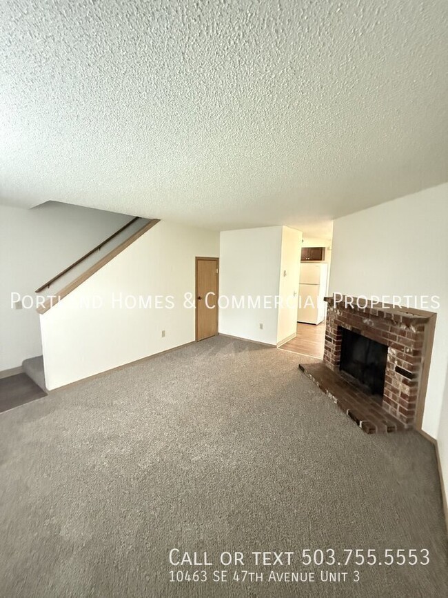 Building Photo - Milwaukie Triplex - 2 Bedroom