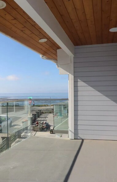 Building Photo - 902 W Cliff Dr