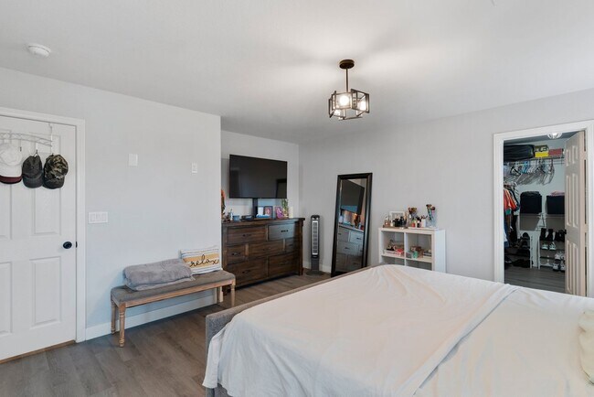 Building Photo - 6924 Ghost Ranch Ave