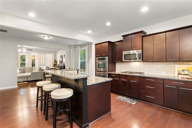 Building Photo - 4324 Laurel Creek Ct SE