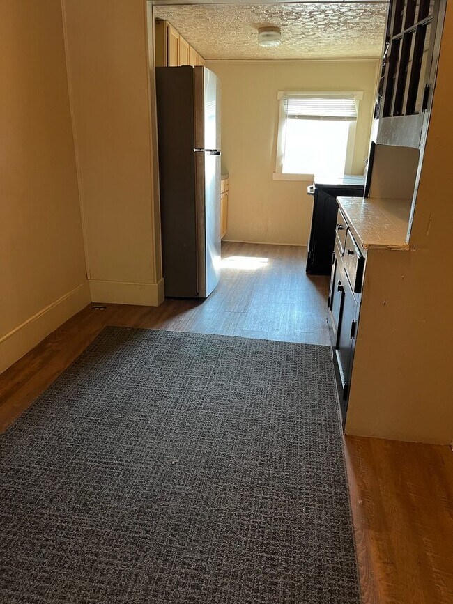 Building Photo - 630 N 4th Toronto