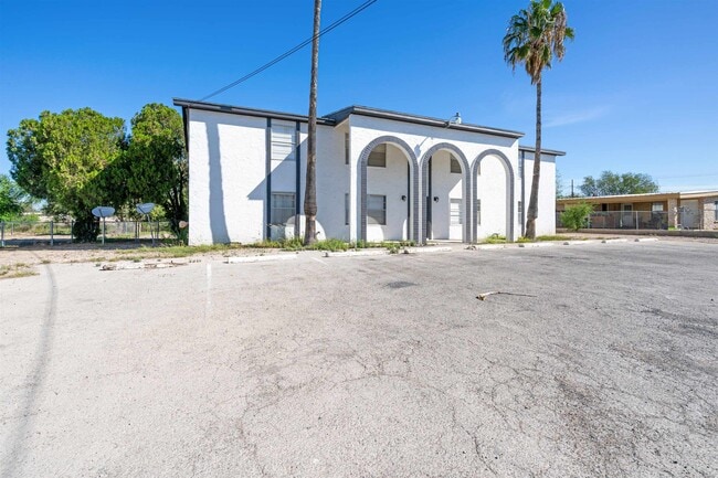 Building Photo - 221 Mary Lou Dr