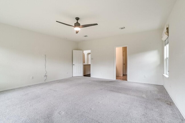 Building Photo - 624 Kolbo Dr