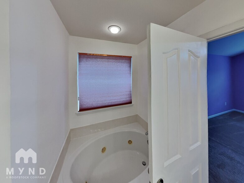 Building Photo - 15119 Oldcorn Ln