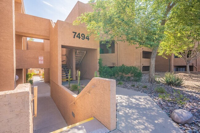 Building Photo - Two Bedrooms in Old Town Scottsdale - Avai...