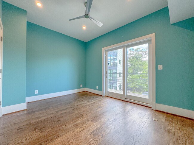 Building Photo - 2825 11th St NW