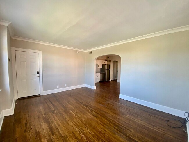 Building Photo - 1029 Dana Apts
