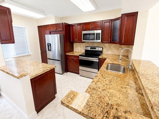 Building Photo - 7076 Huntington Ln