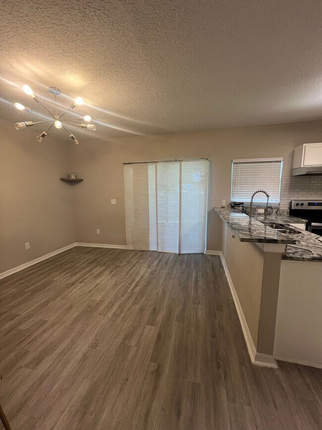 Primary Photo - Fully Remodeled 3-Bed, 2.5-Bath Townhouse