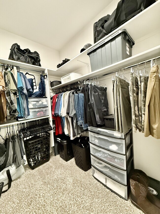 Building Photo - 15052 Destination Ave