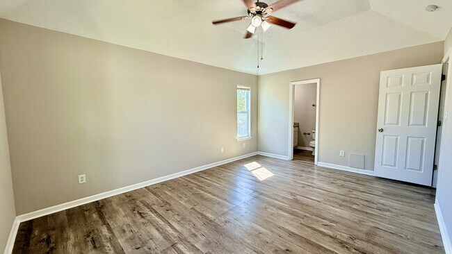 Building Photo - 2531 Clovis Rd SW