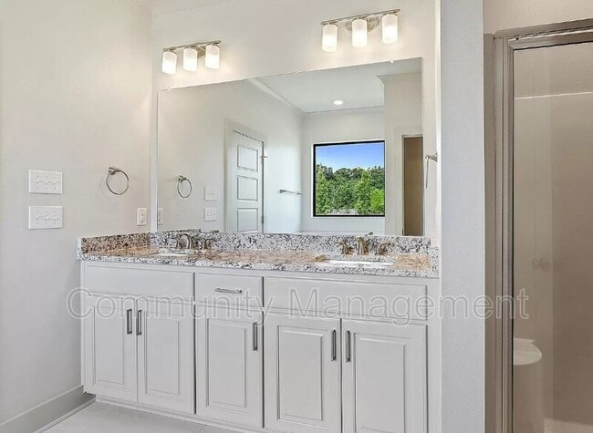 Building Photo - 14032 Eastover Ave