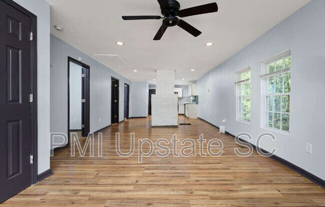 Building Photo - 249 E Hampton Ave