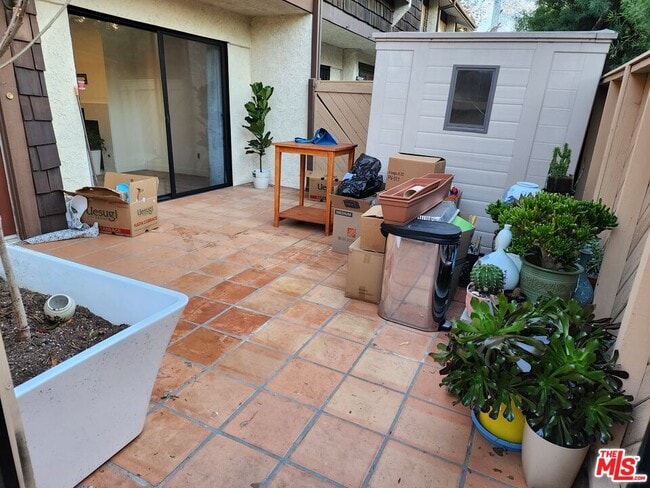 Building Photo - 601 S Van Ness Ave