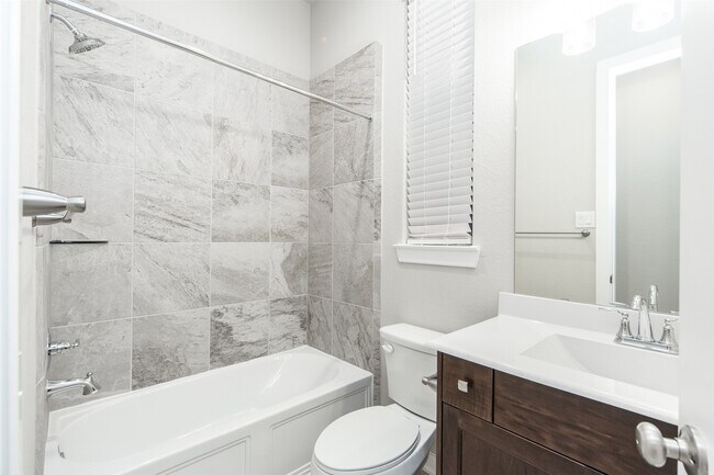 Building Photo - 8706 Fox Trail Dr