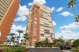 Building Photo - Spacious 2-Bedroom Waterfront Condo in Redington Shores – Long-Term Rental!