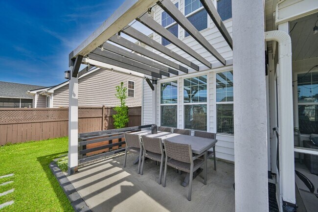 Building Photo - 430 Spectrum Rd