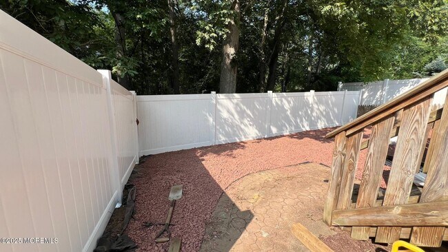 Building Photo - 33 Kinglet Ave