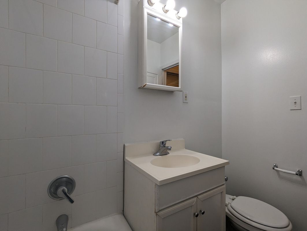 Building Photo - 536 W Arlington Pl