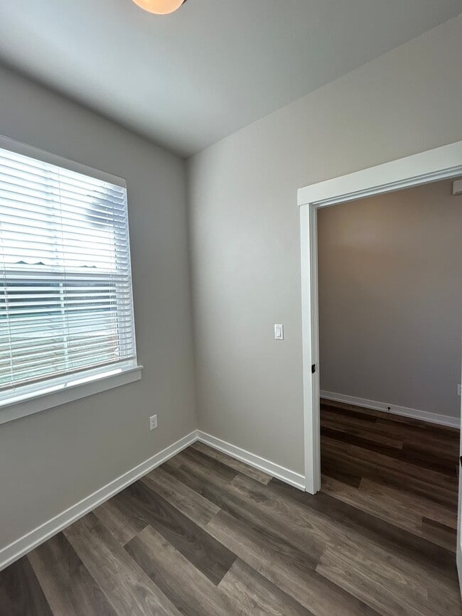 Building Photo - MOVE IN SPECIAL- Stylish 2BR + Office Duplex in SE Bend – Garage & Smart Home Perks - PENDING APP...