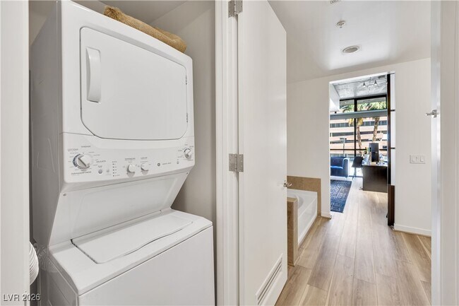 Building Photo - 353 E Bonneville Ave