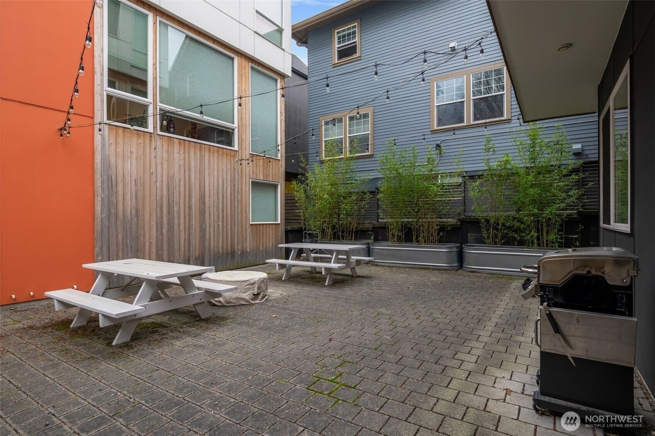 Building Photo - 2515 E Yesler Way