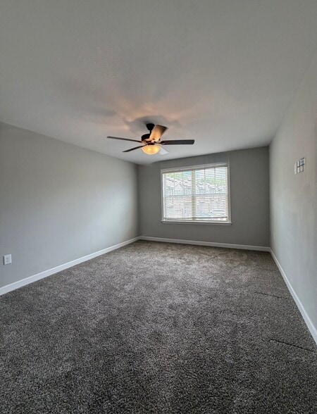 Building Photo - 1002 Villa Cir
