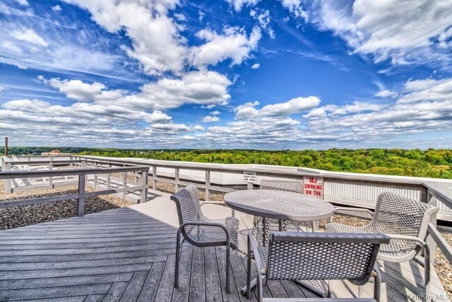 Building Photo - 14 Nosband Ave