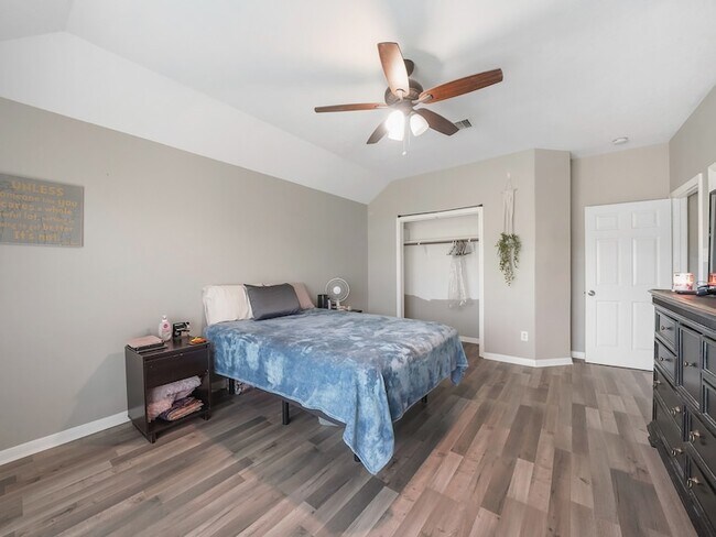 Building Photo - 4006 Raspberry Ct