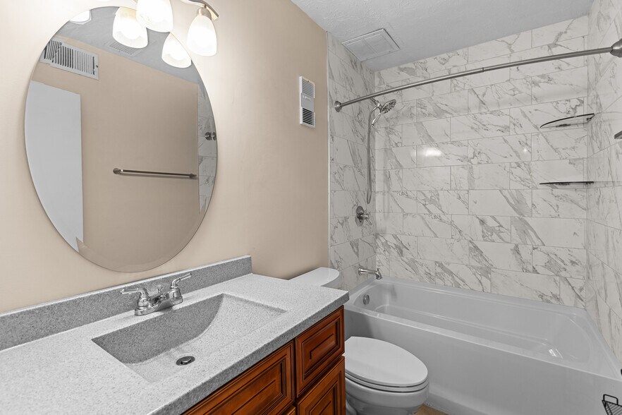 Bath Full - 413 Lenney Dr